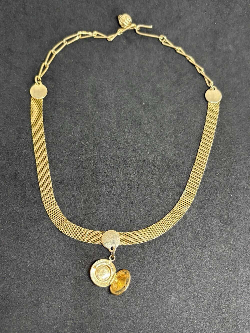 Vinatge Gold Plated Mesh Chain Round Locket Chain Link Choker Necklace 15”